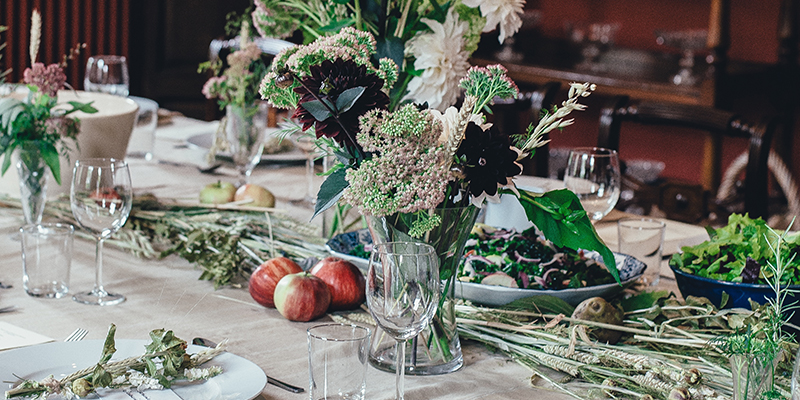 table setting with flower centerpiece